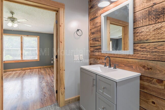 Building Photo - 3113 Revere Rd