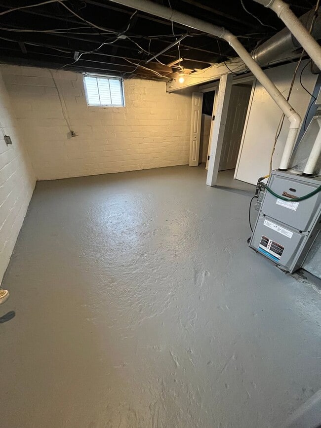 Building Photo - Two Bedroom Townhouse