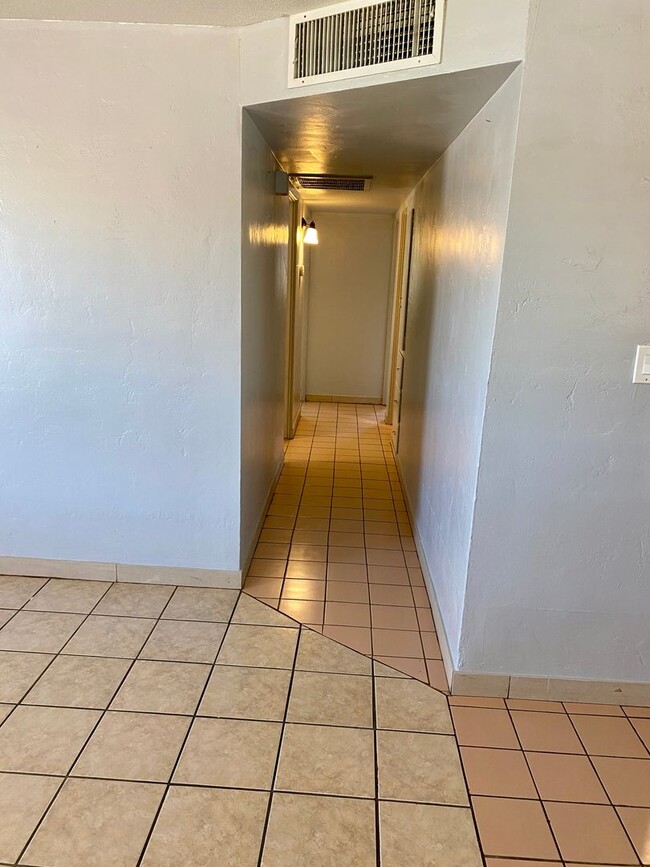 Building Photo - 3-Bedroom, 1.5 bath in Phoenix That’s read...