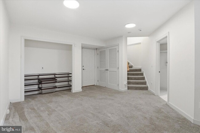 Building Photo - 901 Harrison Cir