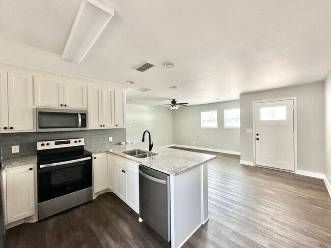 Building Photo - Pecan St. (LEASE UP ONLY)