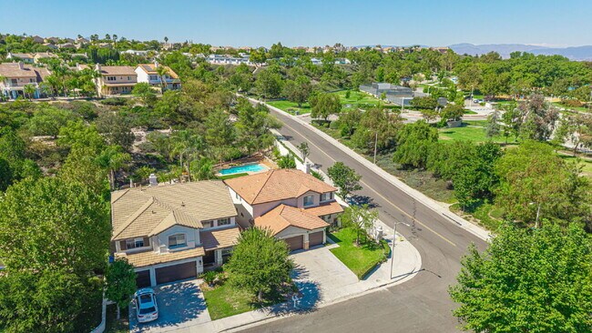 Building Photo - Executive 5-Bedroom Pool Home with Dual Master Suites in Stevenson Ranch