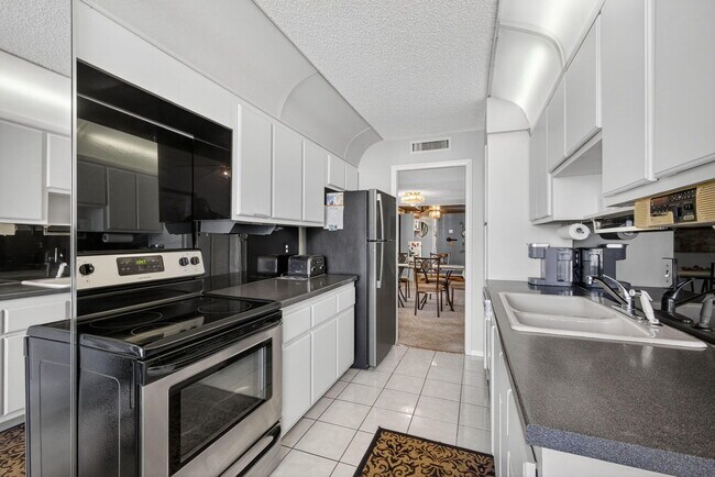 Building Photo - 4200 N Ocean Dr