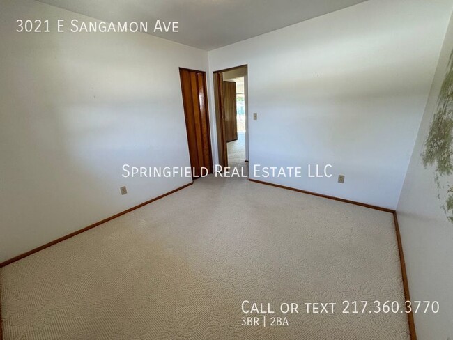 Building Photo - 3021 E Sangamon Ave