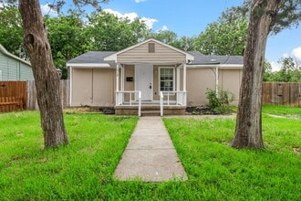 Building Photo - Charming 2 bedroom, 1 bathroom home located near Historic McKinney!!
