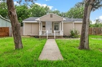 Building Photo - Charming 2 bedroom, 1 bathroom home located near Historic McKinney!!