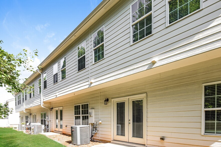 Building Photo - 38 Madaline Ln