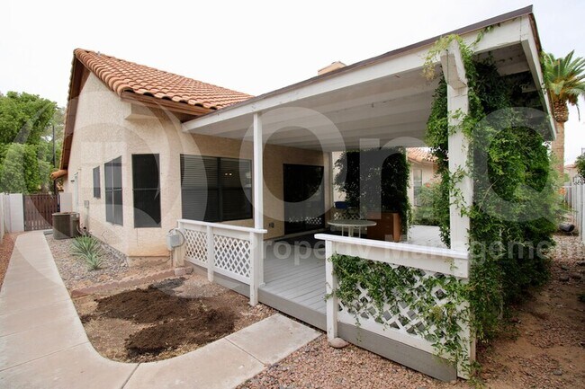 Building Photo - 1133 E San Pedro Ave