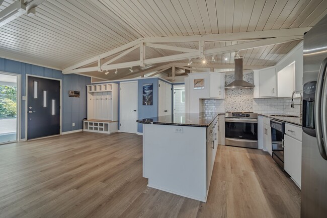 Building Photo - Scenic Lakeview Rental located on Boatman'...