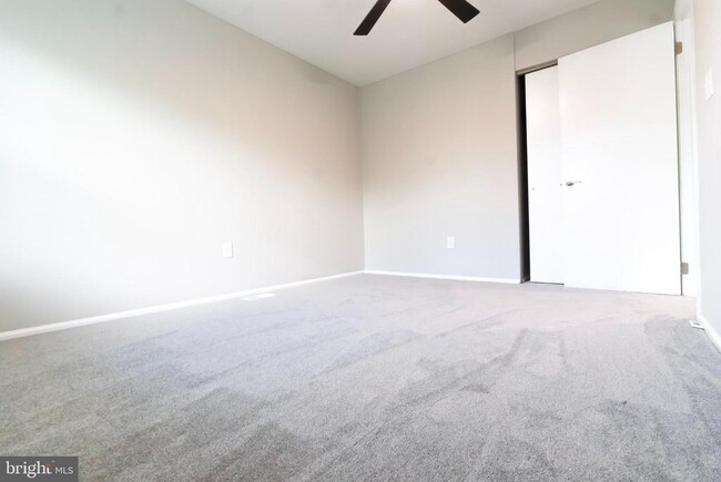 Building Photo - 2 Fairfax Ct