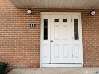 Building Photo - 5 Grandview Dr