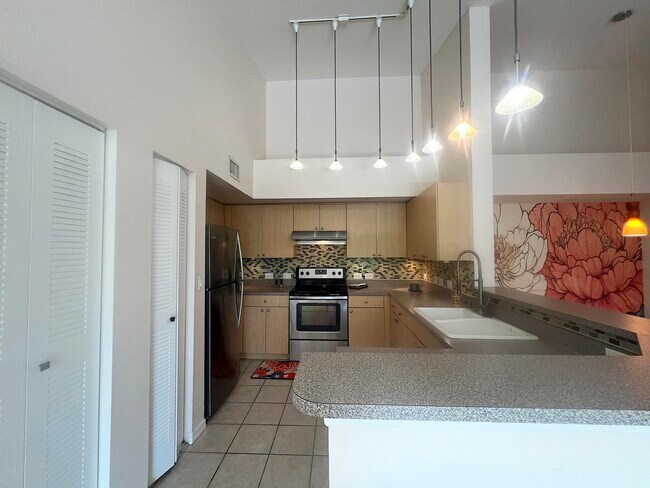 Primary Photo - 917 Villa Cir