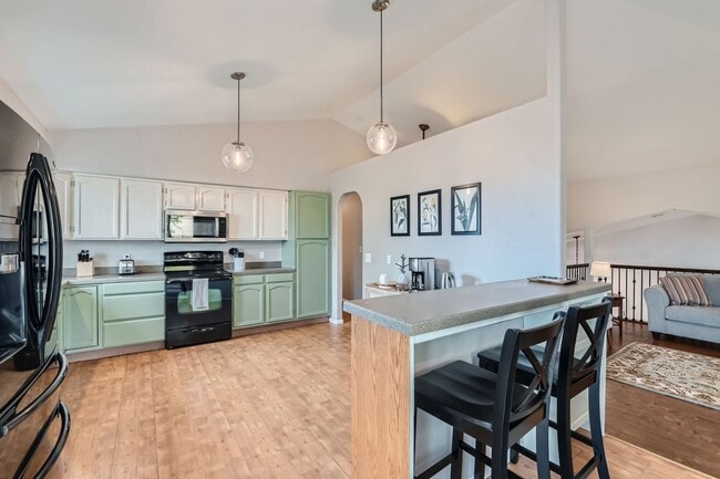 Building Photo - Stunning 4 BDR Fully Furnished Home in Broomfield