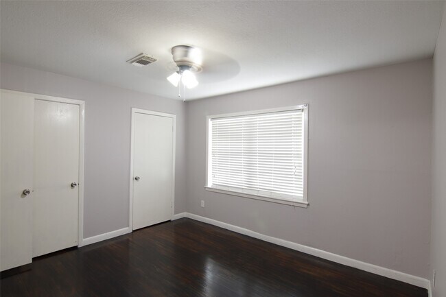Building Photo - 7941 Longridge Dr