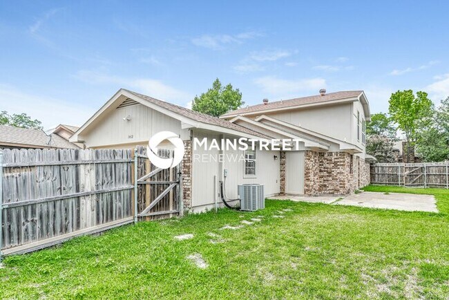 Building Photo - 3 Bedroom Pet-Friendly Home in Mesquite, TX with Main Street Renewal