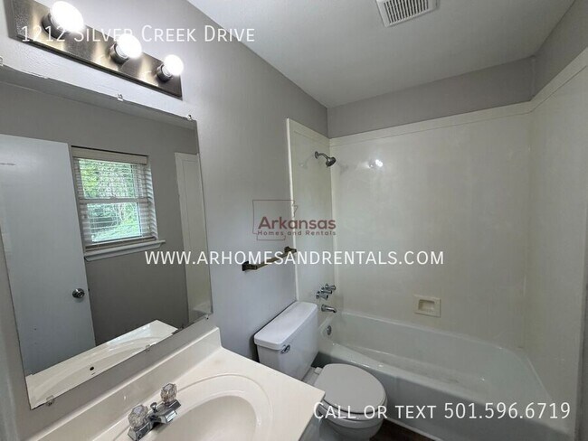 Building Photo - 1212 Silver Creek Dr