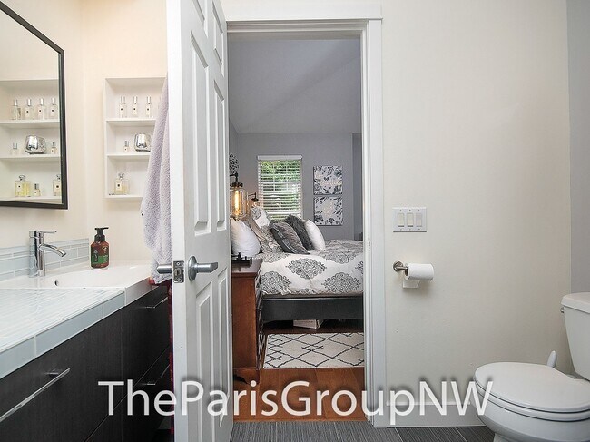 Building Photo - Exceptional Kirkland TH – Gorgeous Upgrade...