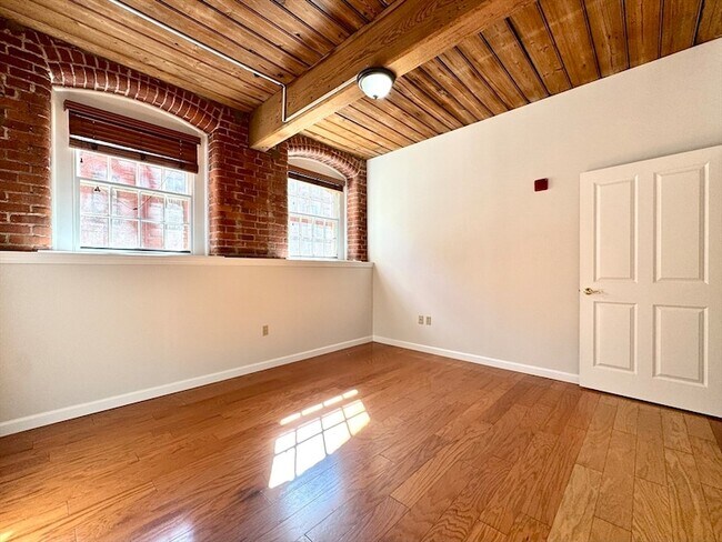 Building Photo - 4 Bishop St