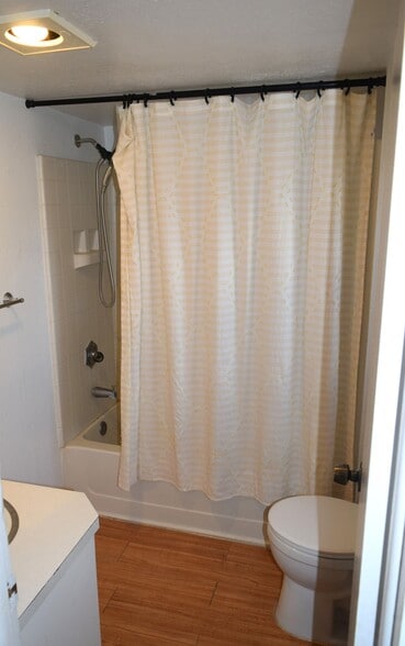 Bathroom - 30 N 200 W