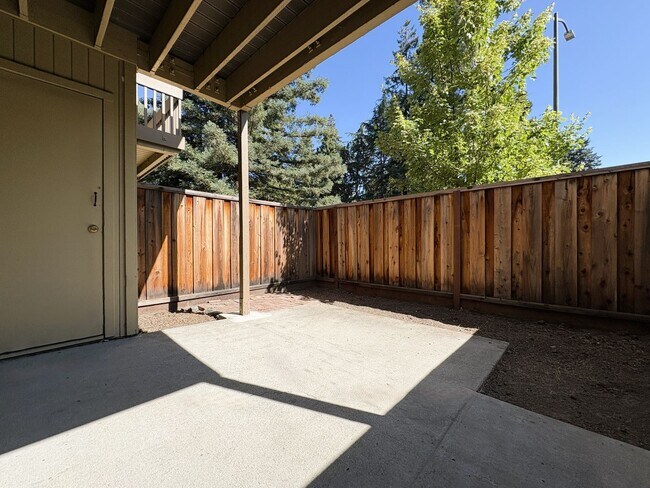 Building Photo - Charming 2BR/2BA Condo Steps from Downtown Mountain View