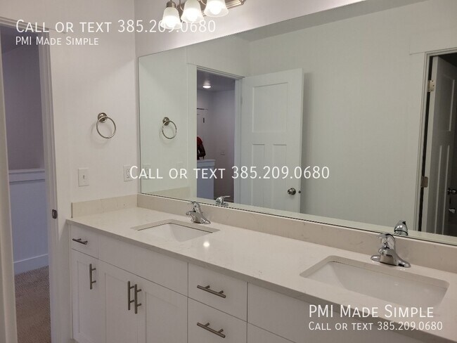 Building Photo - 10884 N Slate Ln