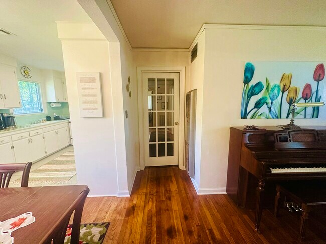 Building Photo - 27 Escalona Ave