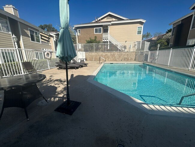 Building Photo - Upper-Level Condo – Bright, Stylish, and Ideally Located!