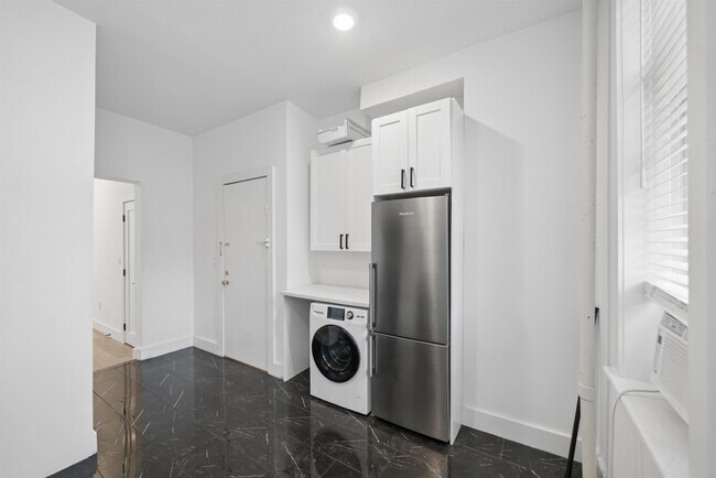 Building Photo - 529 Park Ave