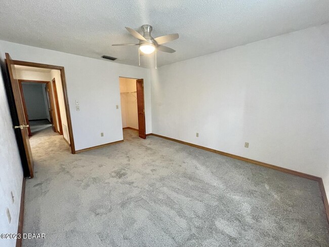 Building Photo - 200 Florida Shores Blvd