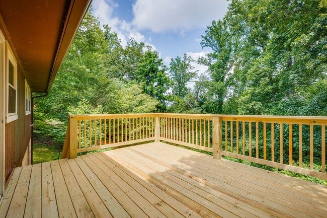 Building Photo - 3 Bed/1.5 Bath in Colonial Heights