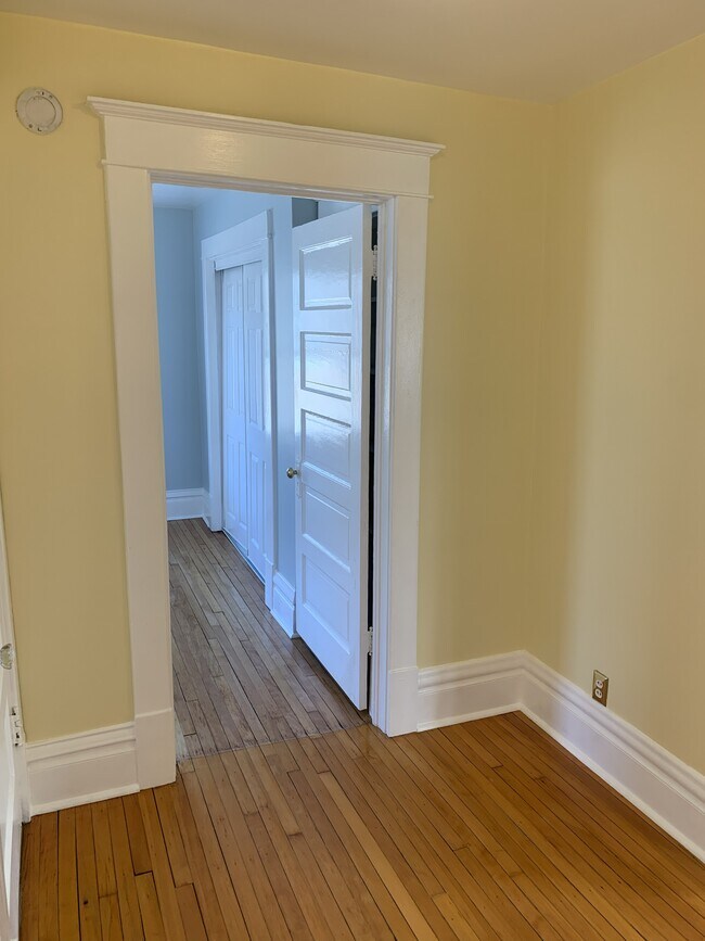 Building Photo - 628 37th St