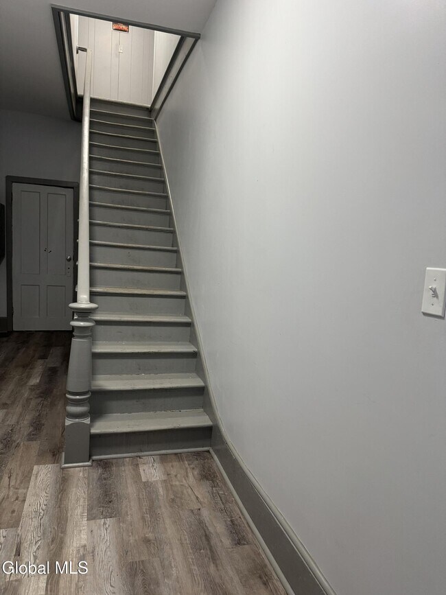 Building Photo - 219 S Main St