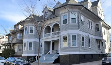 Building Photo - 351 Thayer St