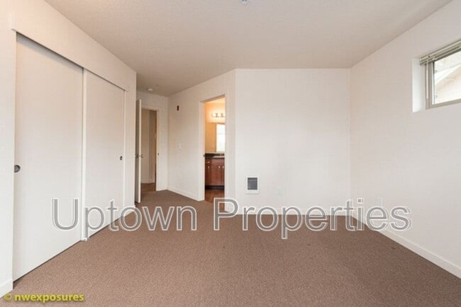 Building Photo - 4775 SW Franklin Ave