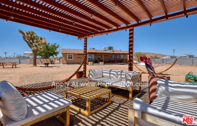 Building Photo - Updated 3 Bed 2 Bath Home on 2.5 Fenced In Acres with paid SOLAR PANELS!!