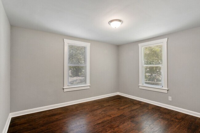 Building Photo - 1405 E 32nd St