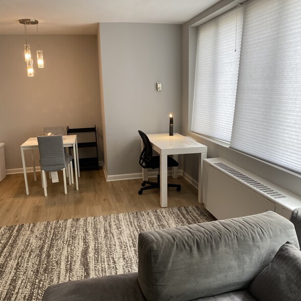 Living/Dining Area - 522 21st St NW