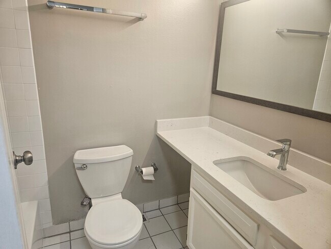 Building Photo - 5800 Oakwood Dr