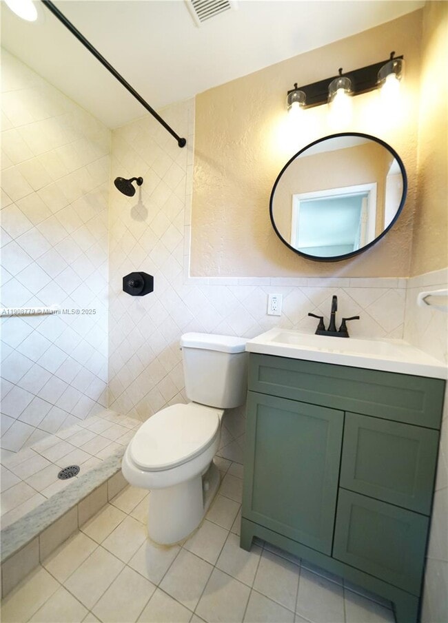 Building Photo - 2300 SW 42nd Terrace