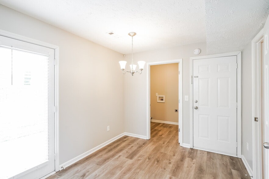 Building Photo - 4006 Deer Run Trce