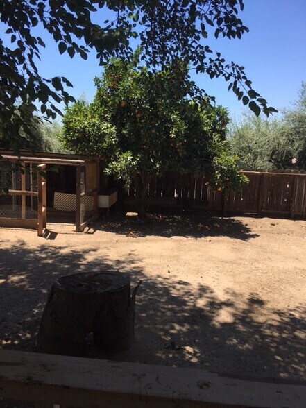 Building Photo - 12434 N Friant Rd