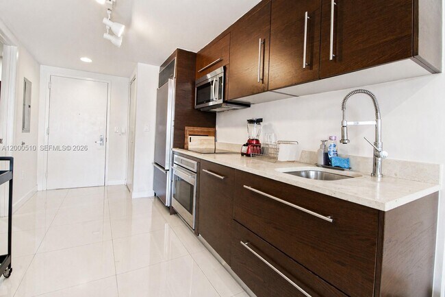 Building Photo - 465 Brickell Ave