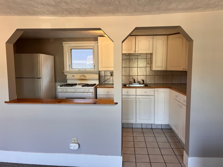 Building Photo - 17 Elm St