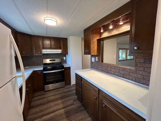 Building Photo - Quiet 2 bed 1 bath in Hamilton