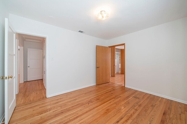 Building Photo - Charming Manhattan Beach Home Rental!