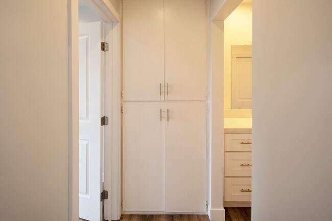 Building Photo - Beautiful 1BR in Mission Valley with Parki...