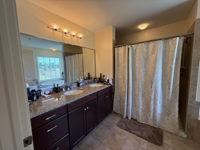Building Photo - Two-Bedroom Condo in the Summit at Shiloh!