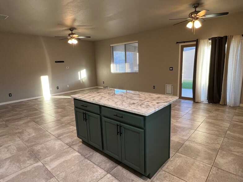 Building Photo - 3618 Carolina Ave