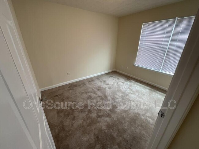 Building Photo - 1202 Fairington Club Dr