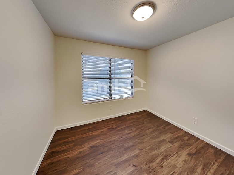 Building Photo - 12866 W Alvarado Rd